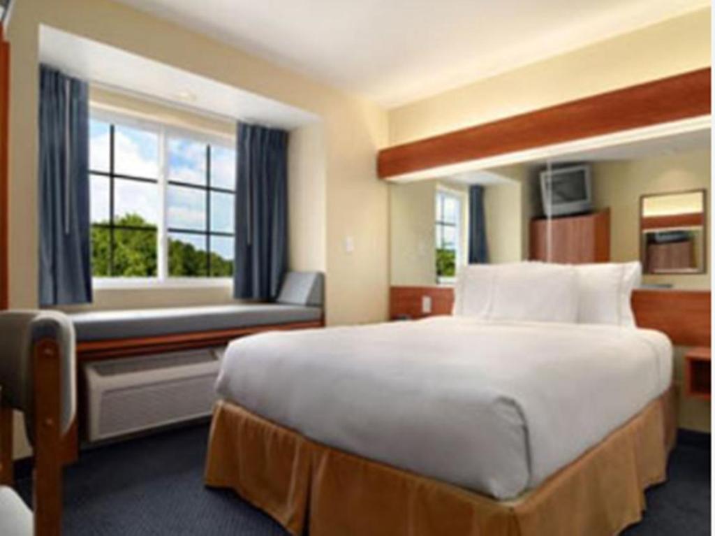 Microtel Inn & Suites Huntsville Quarto foto